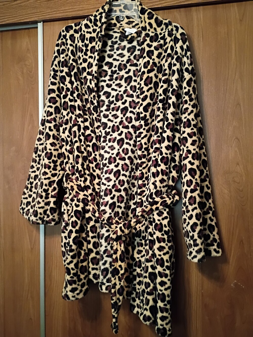 Leopard Print Plush Bathrobe